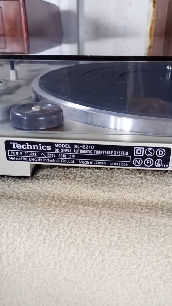 Gramofon Technics DC Servo Automatic Turntable System SL-B 210