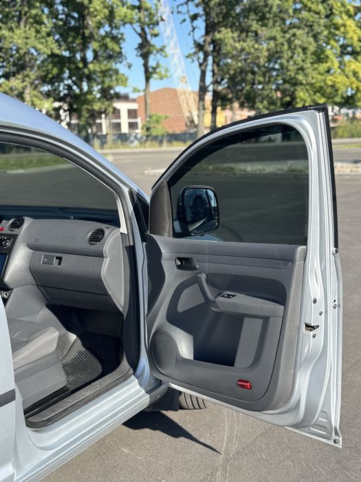 Volkswagen Caddy 2012 року 1.6 дизель.