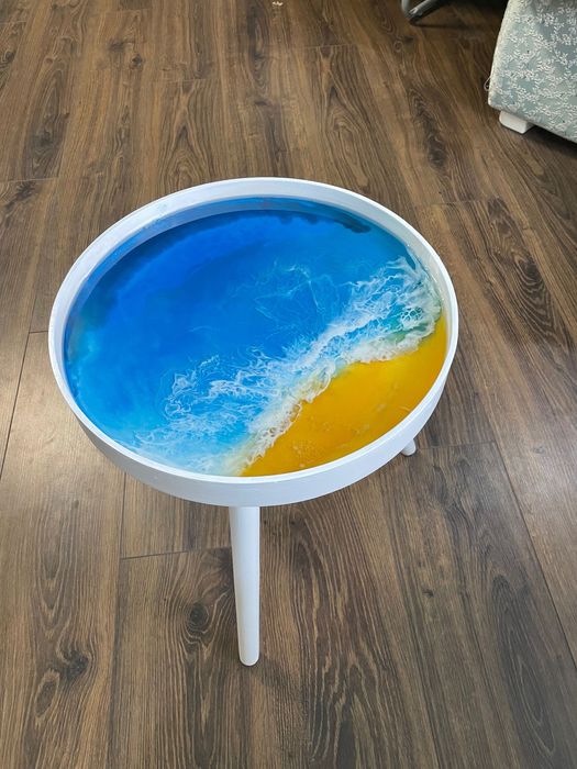 Столик з епоксидної смоли