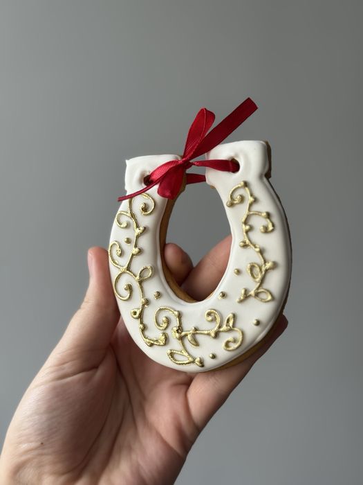 Новорічний подарунок, імбирно-медовий пряник в святковому пакуванні .