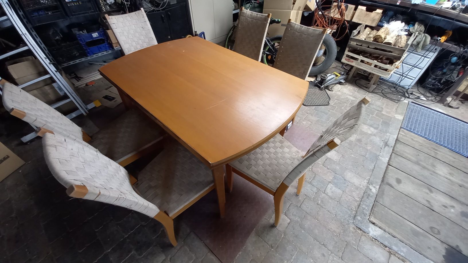 Stół i sześć krzeseł z Ikea