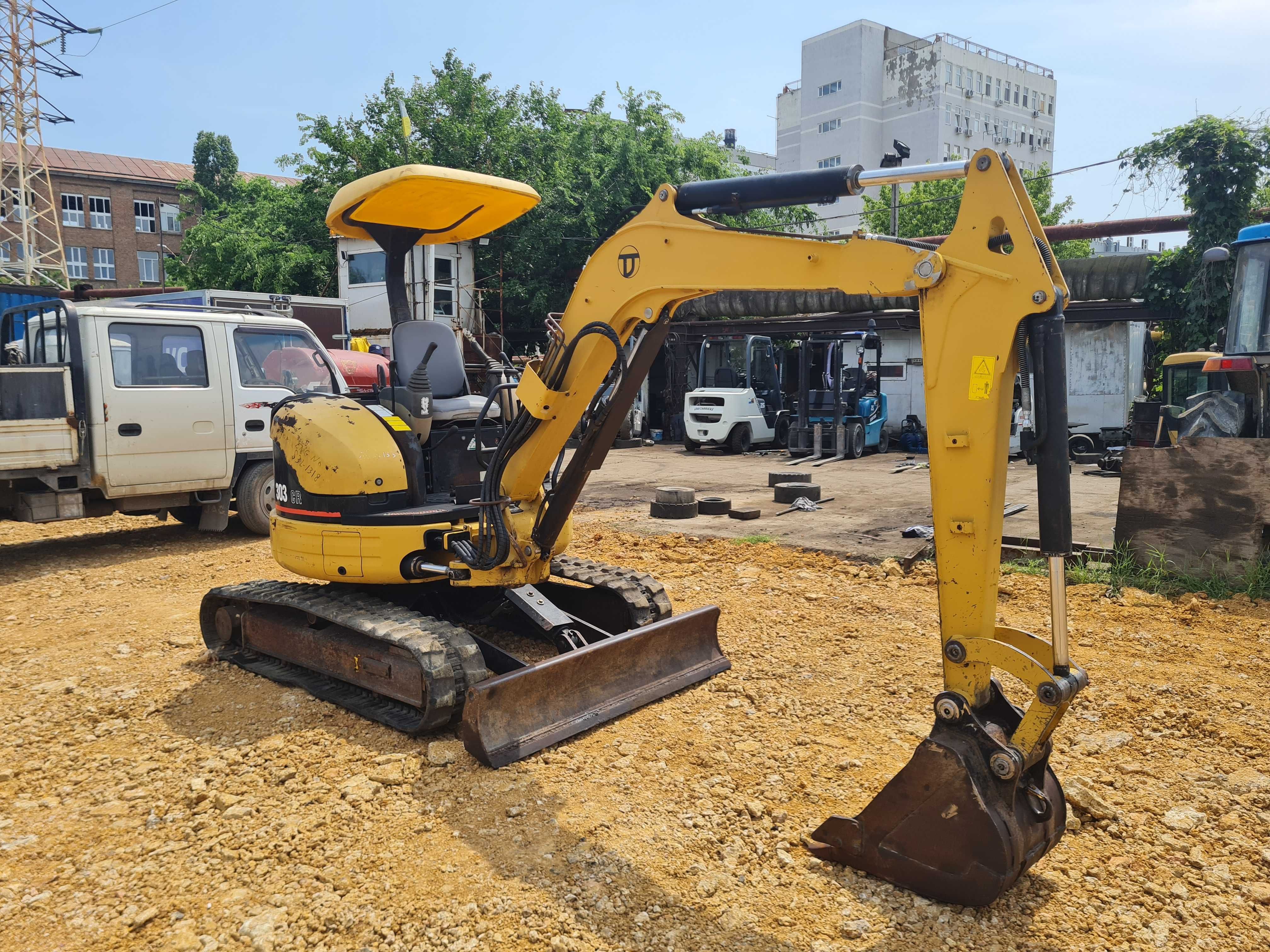 Міні-екскаватор CATERPILLAR 303