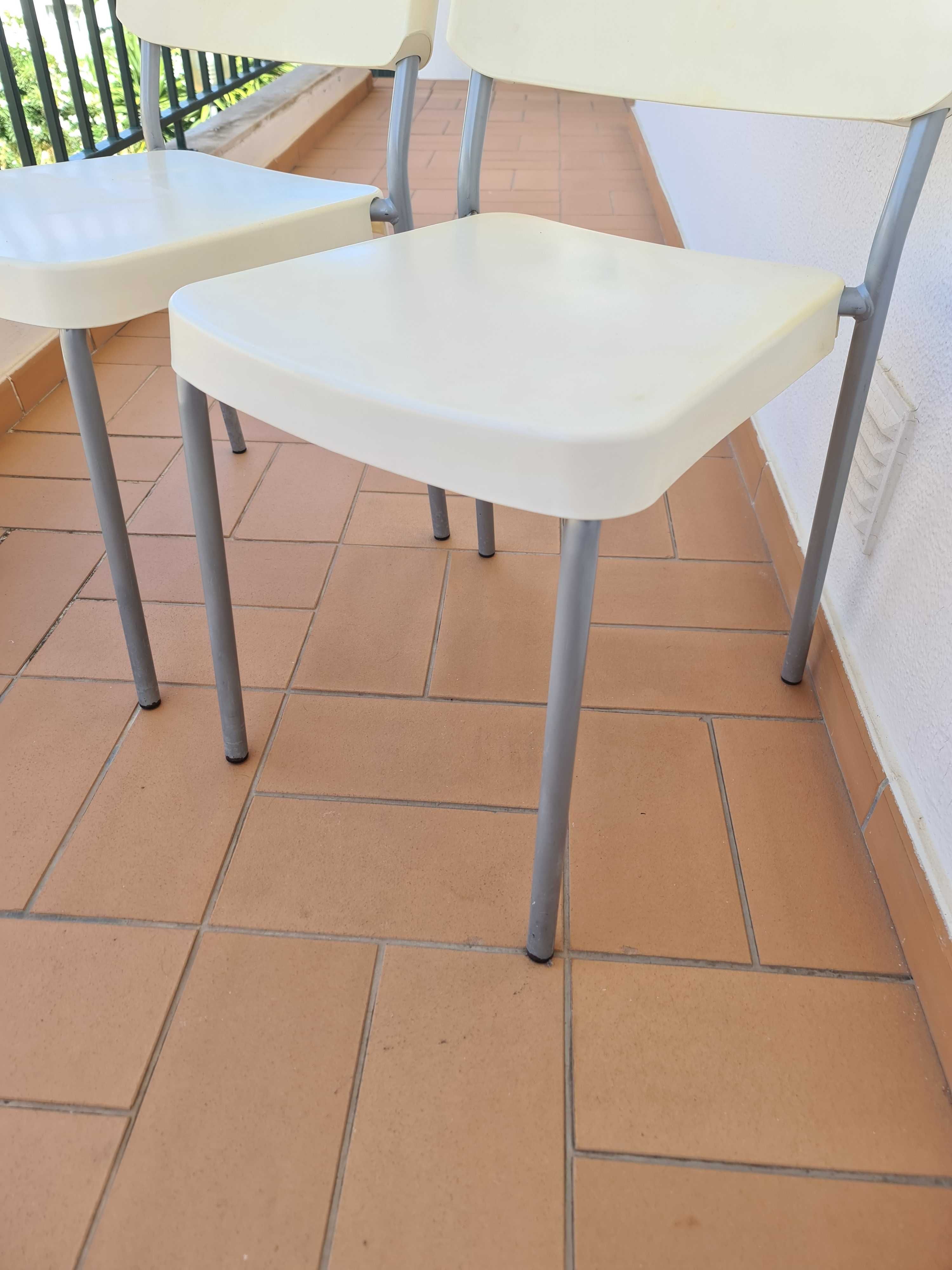 2 Cadeiras Brancas Par Cozinha Sala Mesa Kitchen Table White Chairs
