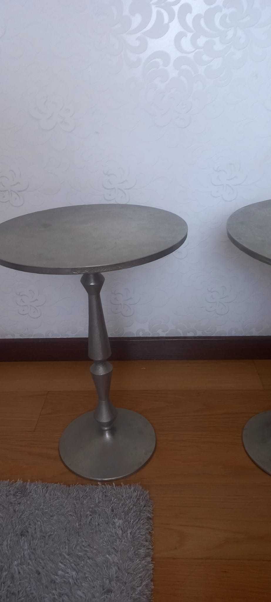 Conjunto de 2 elegantes mesas de apoio e espelho
