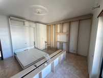 Quarto completo com cama oculta