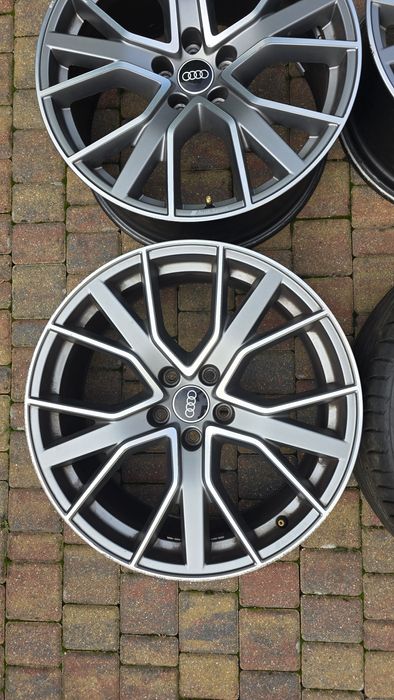 Komplet felg felgi Felga audi a4 b9 a5 8w0 19"