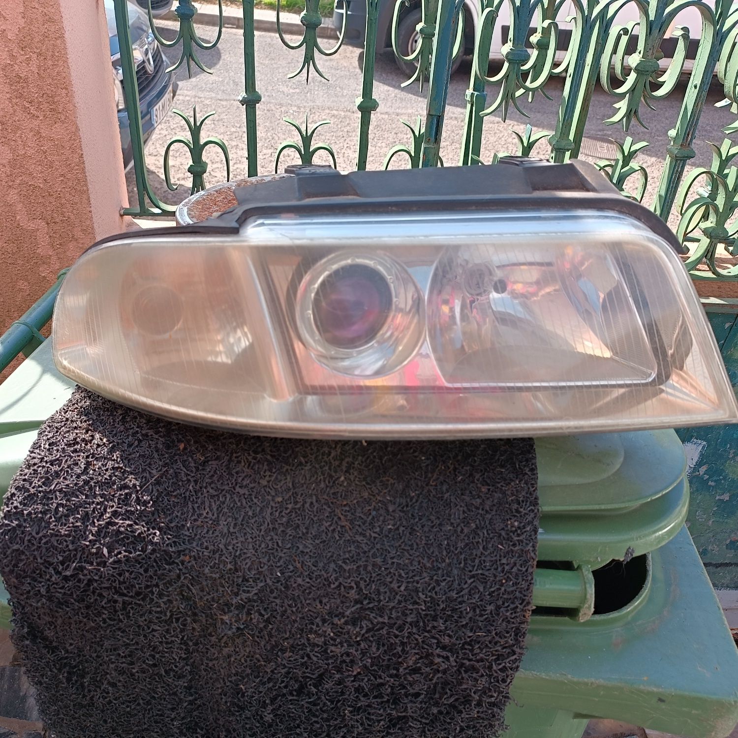 Farol optica dir Audi A4 de 99