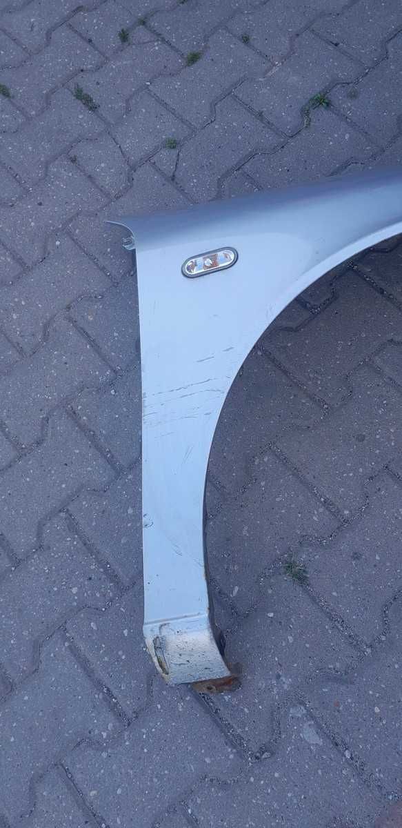 Błotnik przedni przód prawy Seat Leon Toledo 99-05 LS7N srebrny