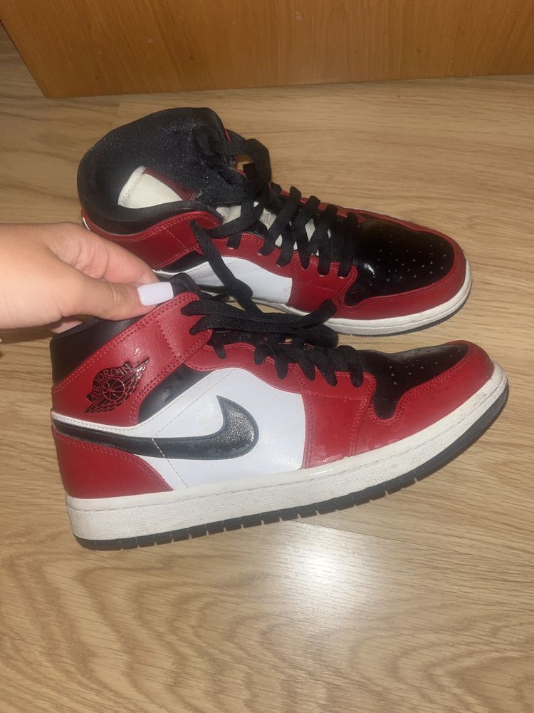 Air Jordan medium chicago black toe