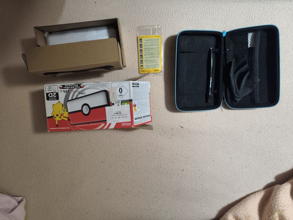 Nintendo 2DS XL  Pokémon Edition usada em bom estado + acessórios