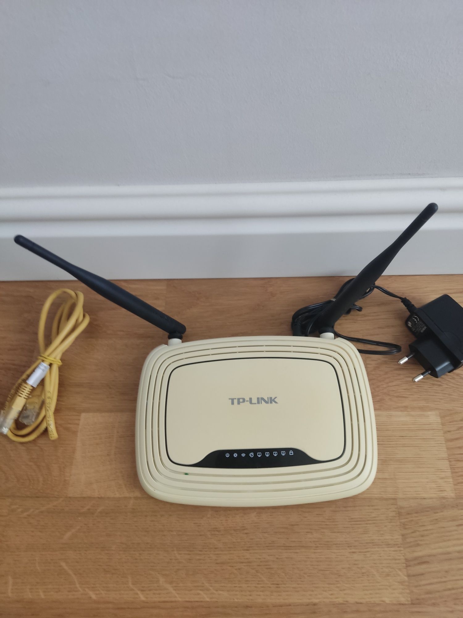 Продам WiFi роутер Tplink WR841N, 300 Мбит/с,  в рабочем состоянии
