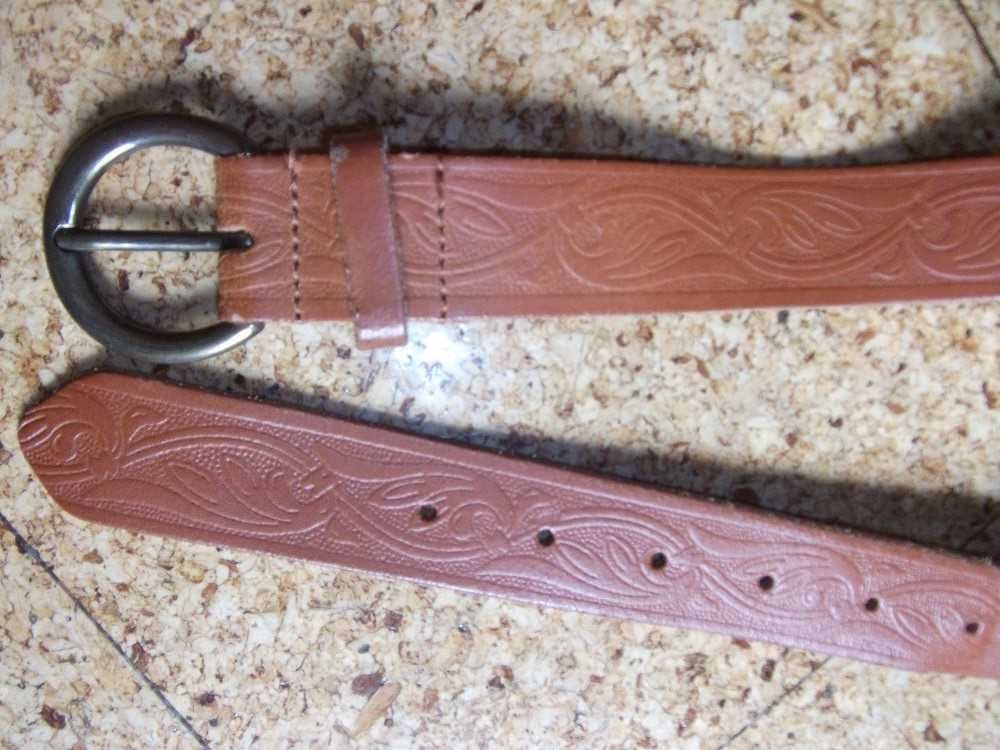 Cintos em óptimo estado / Belts in excellent condition