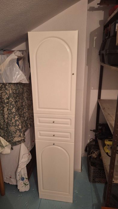 Móvel lacado branco - casa de banho