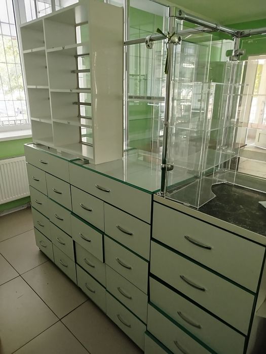 Мебель для аптеки бу можно отдельно