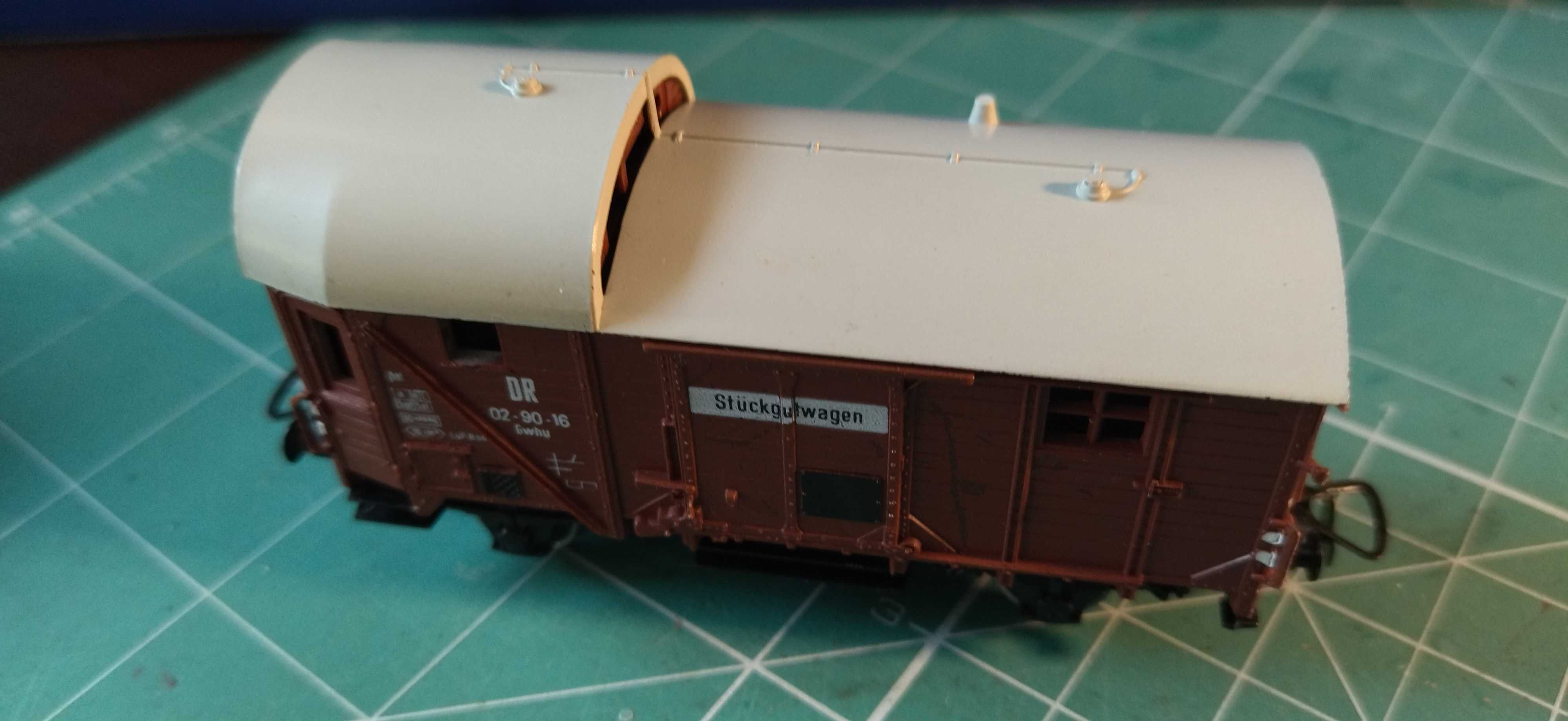 Model wagonu pocztowego, 2 osiowy, skala H0 (1:87) 5/6605/015