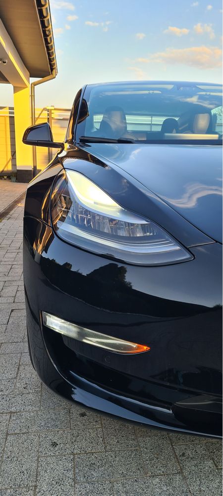 Tesla Model 3 SR+