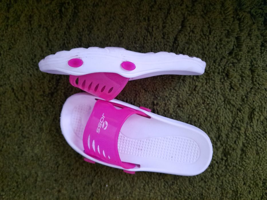 Продам дитячі шльопки.