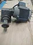 Motor trifásico com carretos.