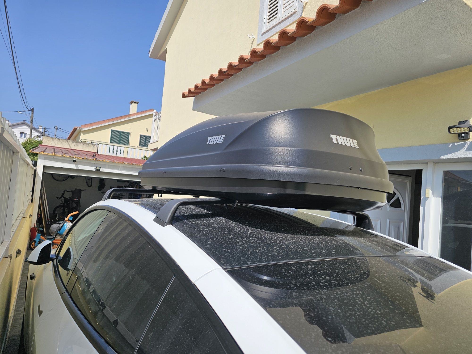 Mala tejadilho Thule 410l e barras para tesla model y ou model 3