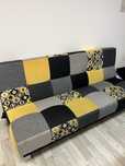 Sofa kolorowa.