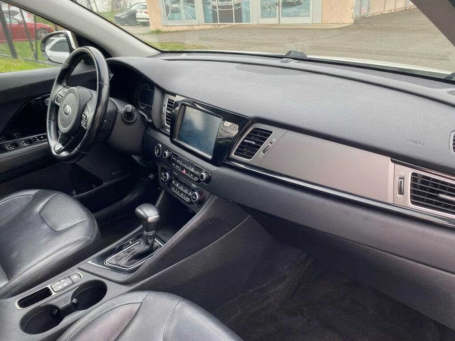 Kia Niro Touring      2018