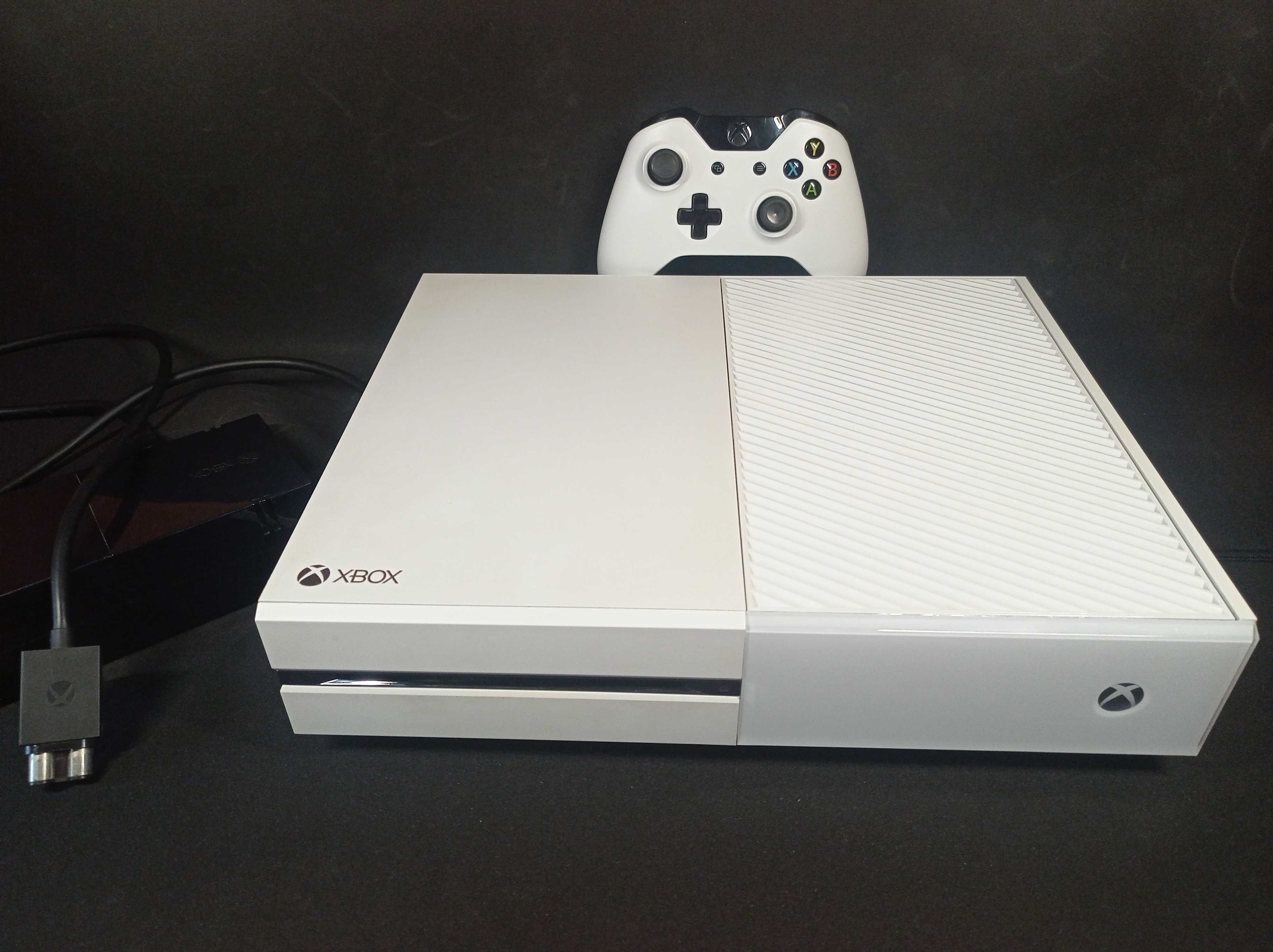 Xbox One 500Gb + Kontroler + Fifa 16 + Far Cry 5