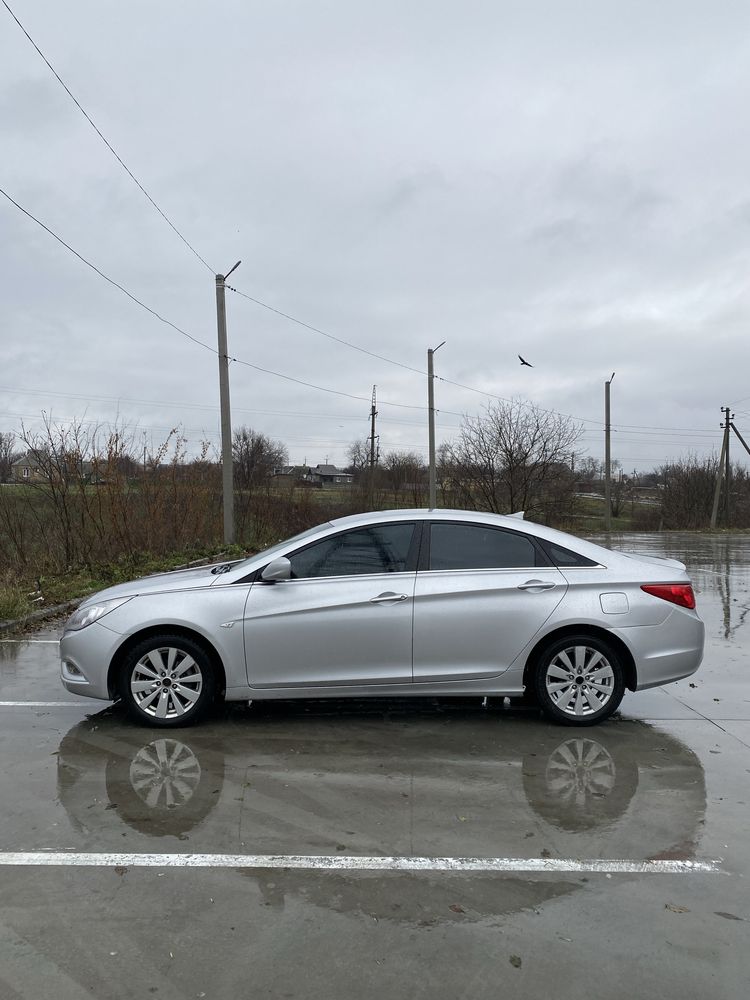 Hyundai sonata 2011 yf 2.0