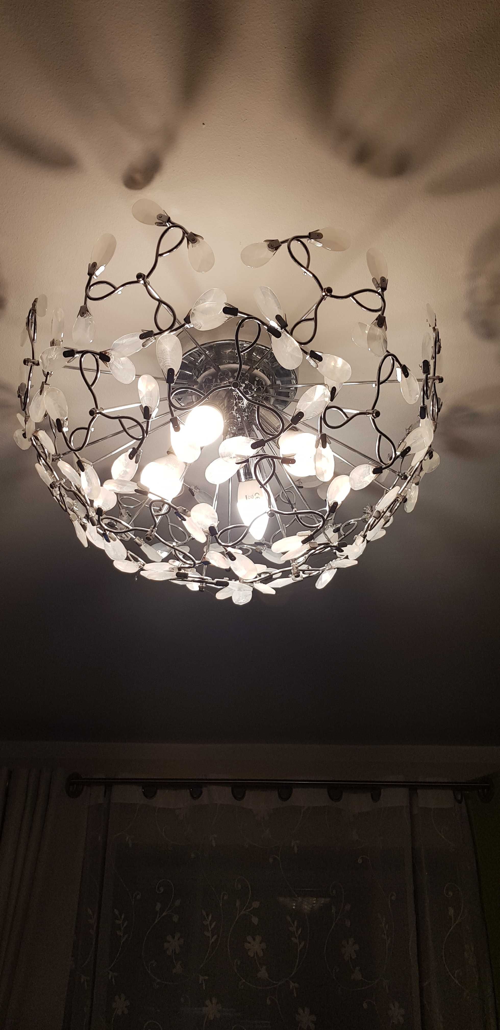 Lampa do salonu na szpilki z kryształami