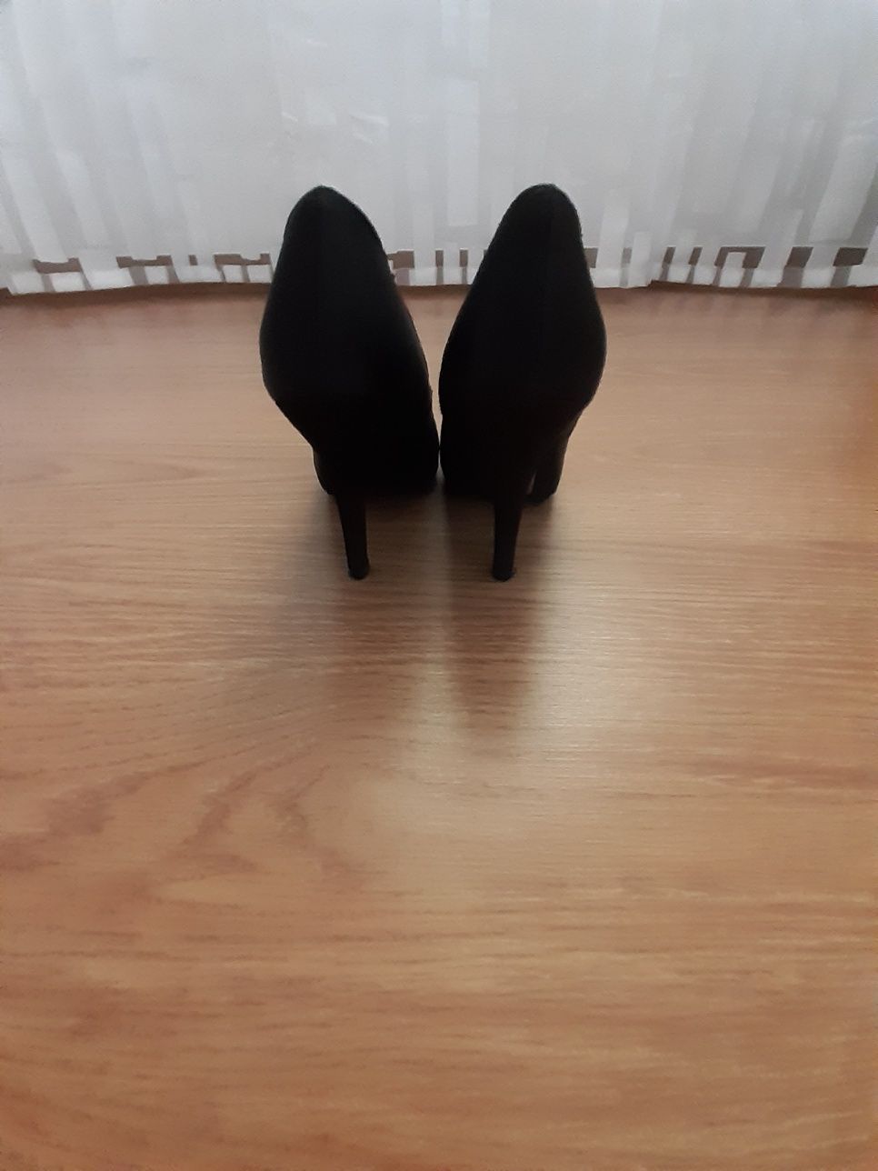Sapatos pretos / botas pretas