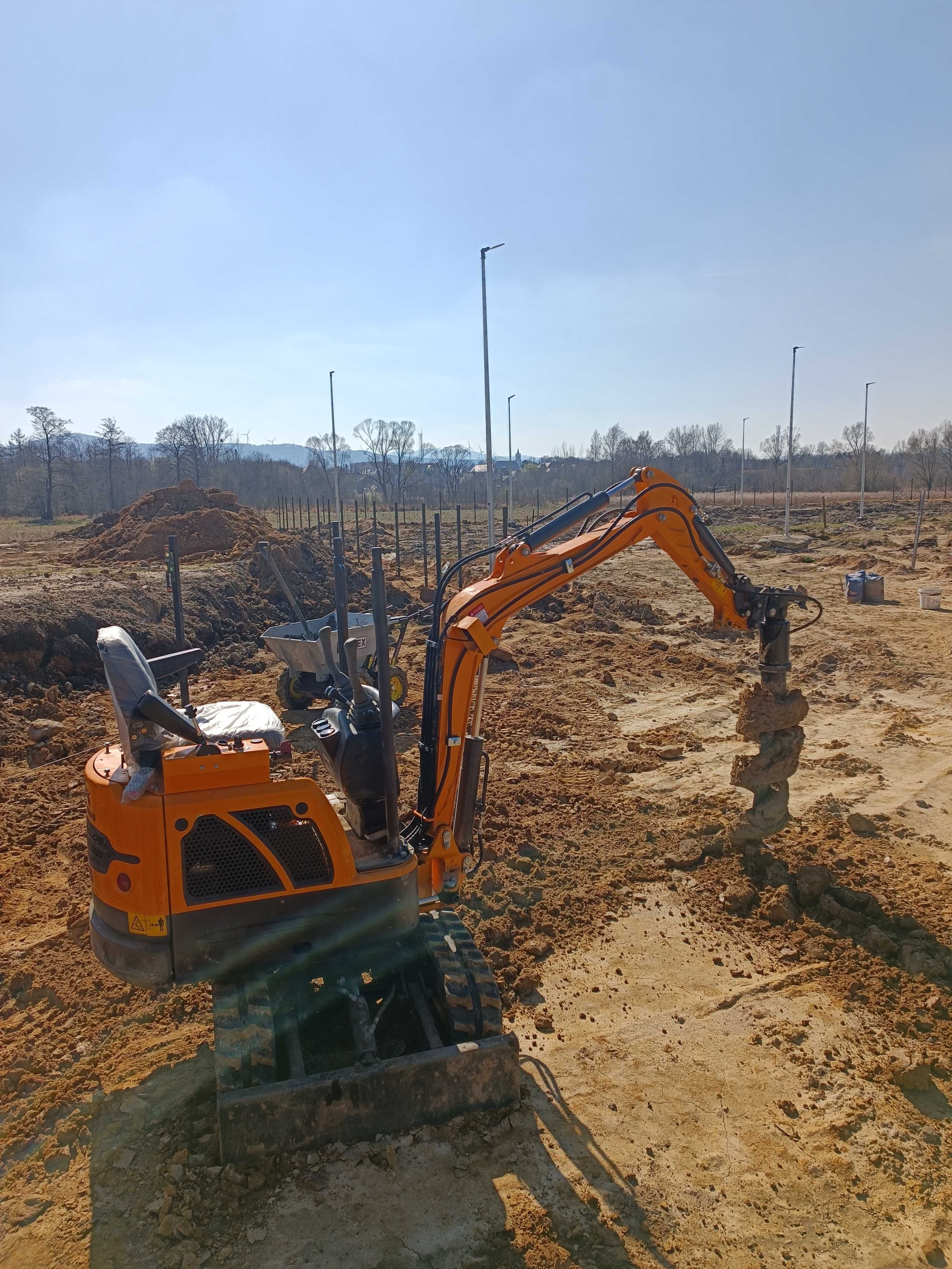 Usługi Minikoparką,Wozidłem 300kg FenceWorks.pl Kompleksowe Ogrodzenia