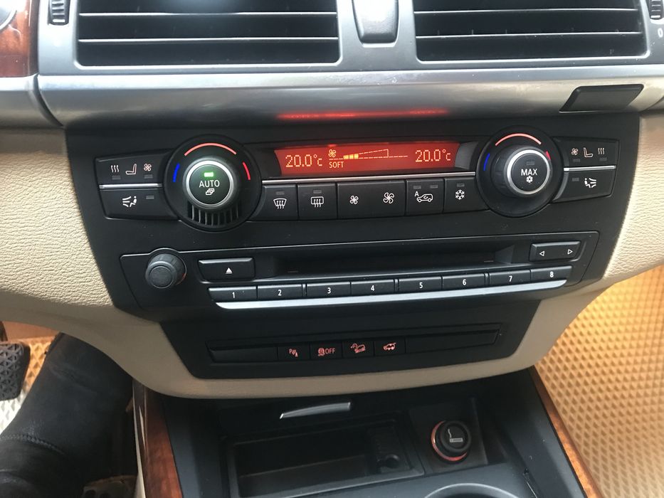Автомобіль BMW X5 E70