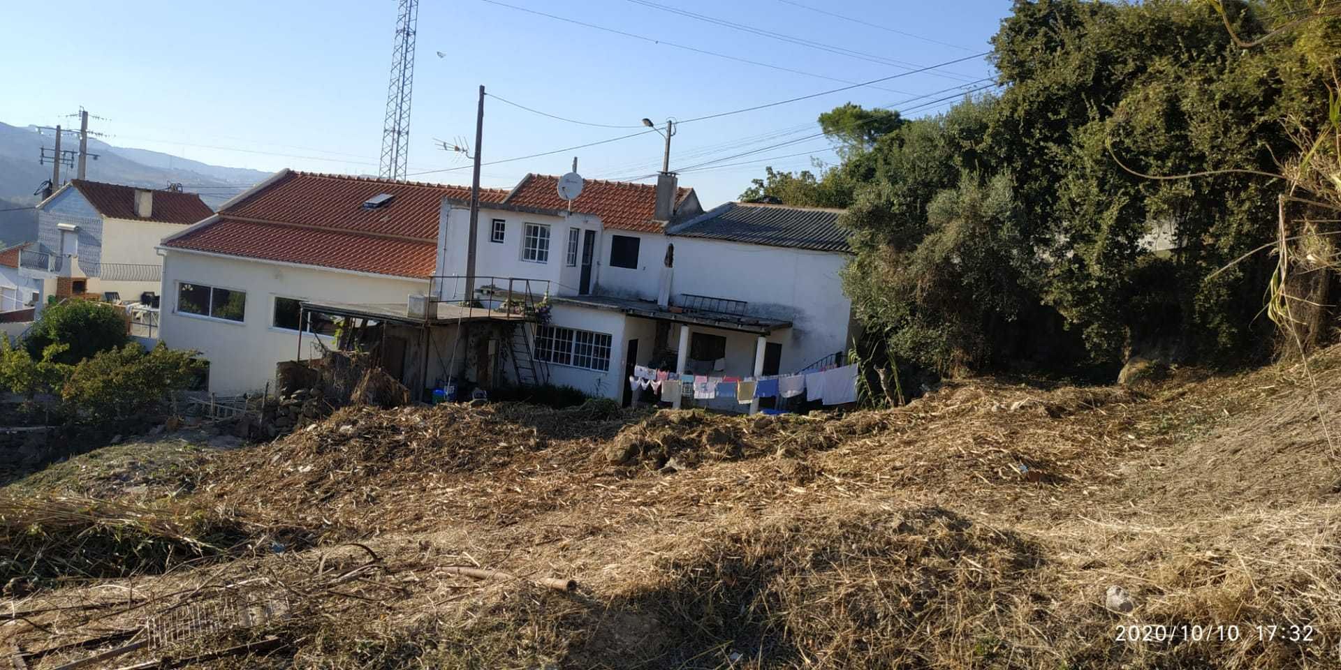 Terreno urbano 469m2 e 200m2 de construção