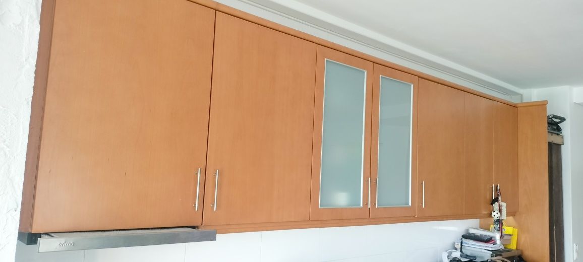 Cozinha completa com eletrodomésticos