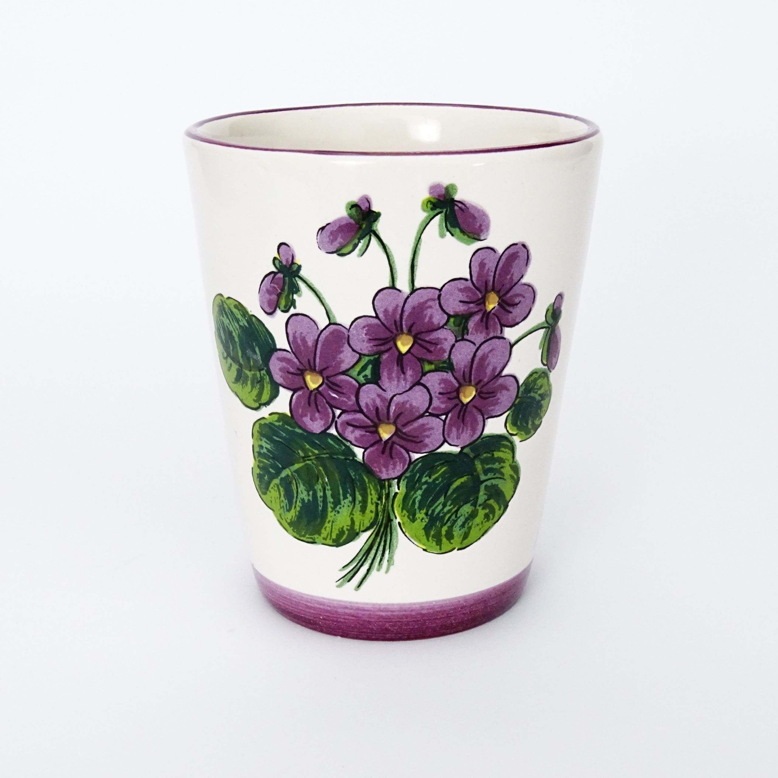 piękny ceramiczny kubek kwiaty fiołki