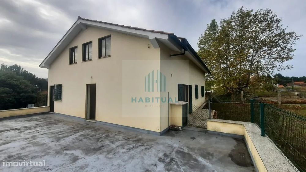 Moradia T5 Em Vila Nova De Cerveira 2800 M2 De Terreno