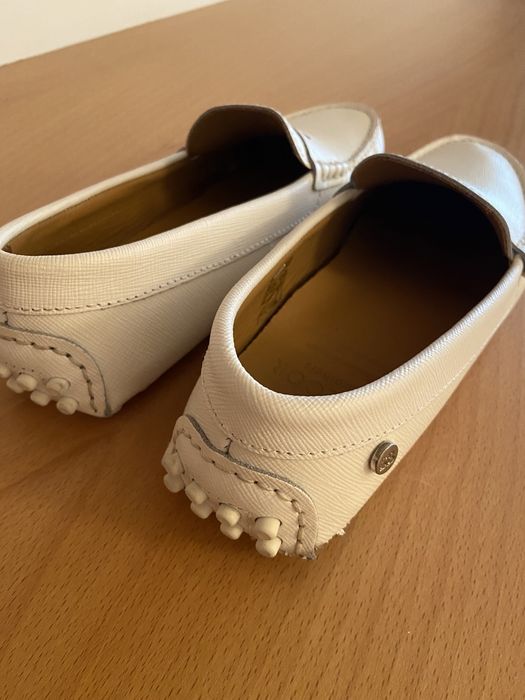 Sapatos brancos da Sacoor