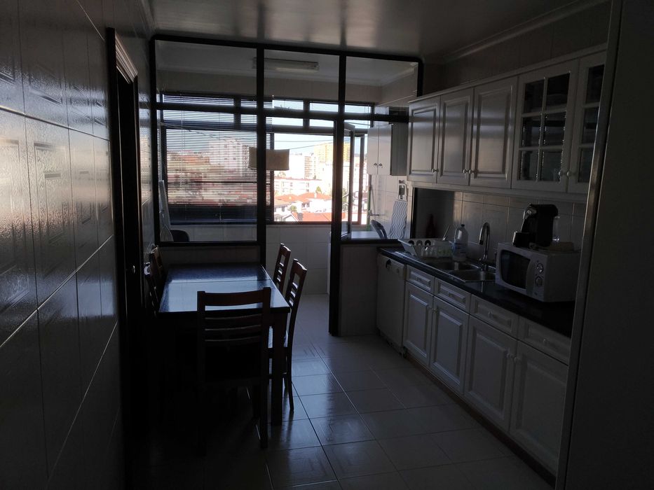 Alugo quarto individual a estudante, na zona de Pedrouços Porto