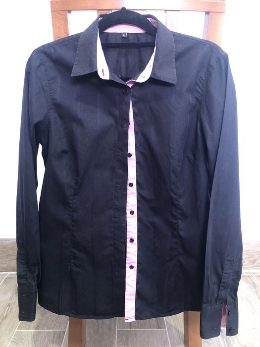 Camisa preta de mulher