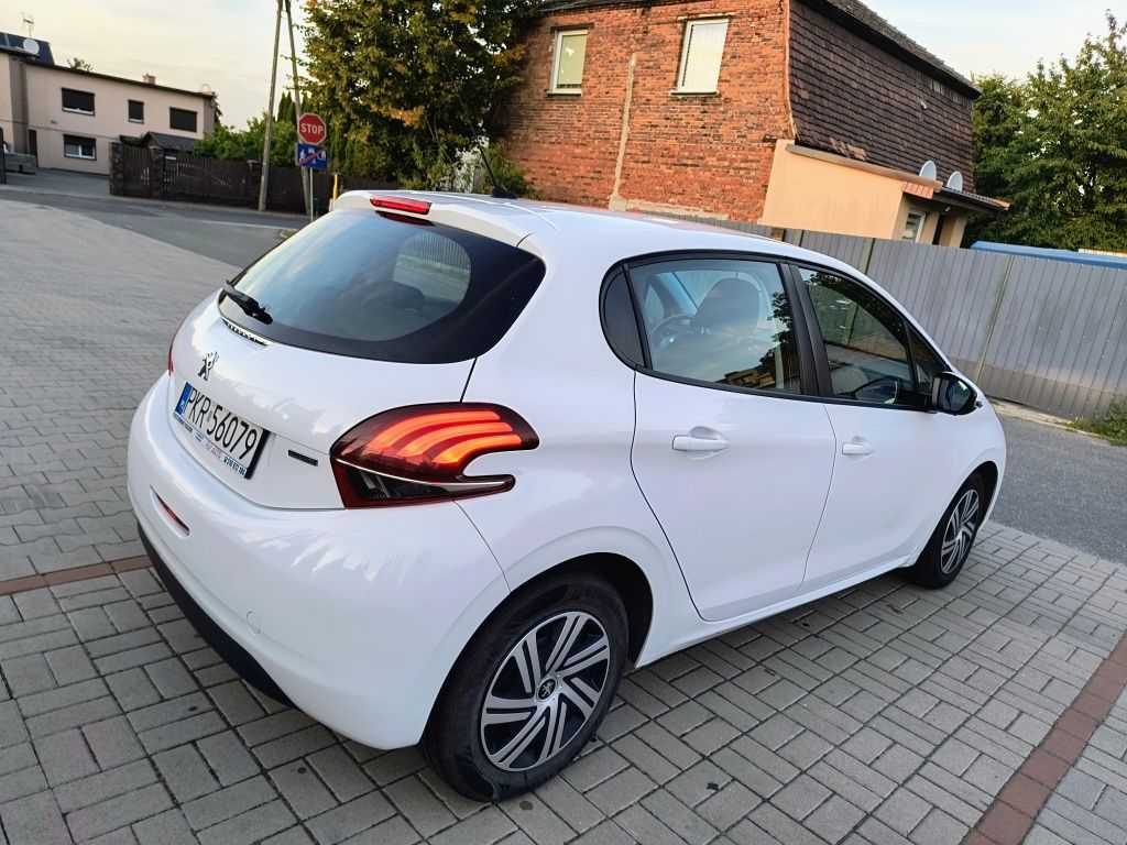 ZAREZERWOWANY Peugeot 208 1,6 blue HDi zadbany niski przebieg