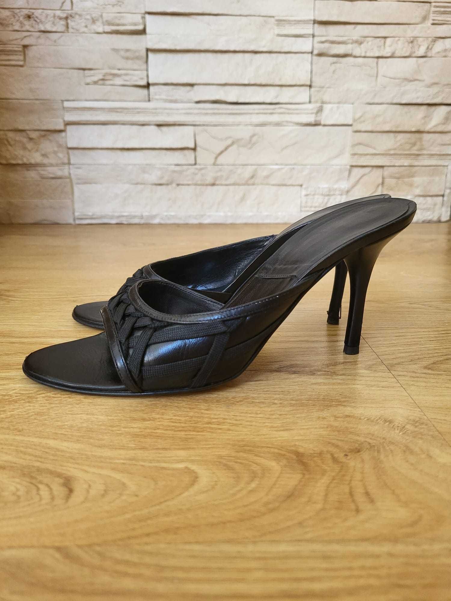 czarne sandały na szpilce od Dior