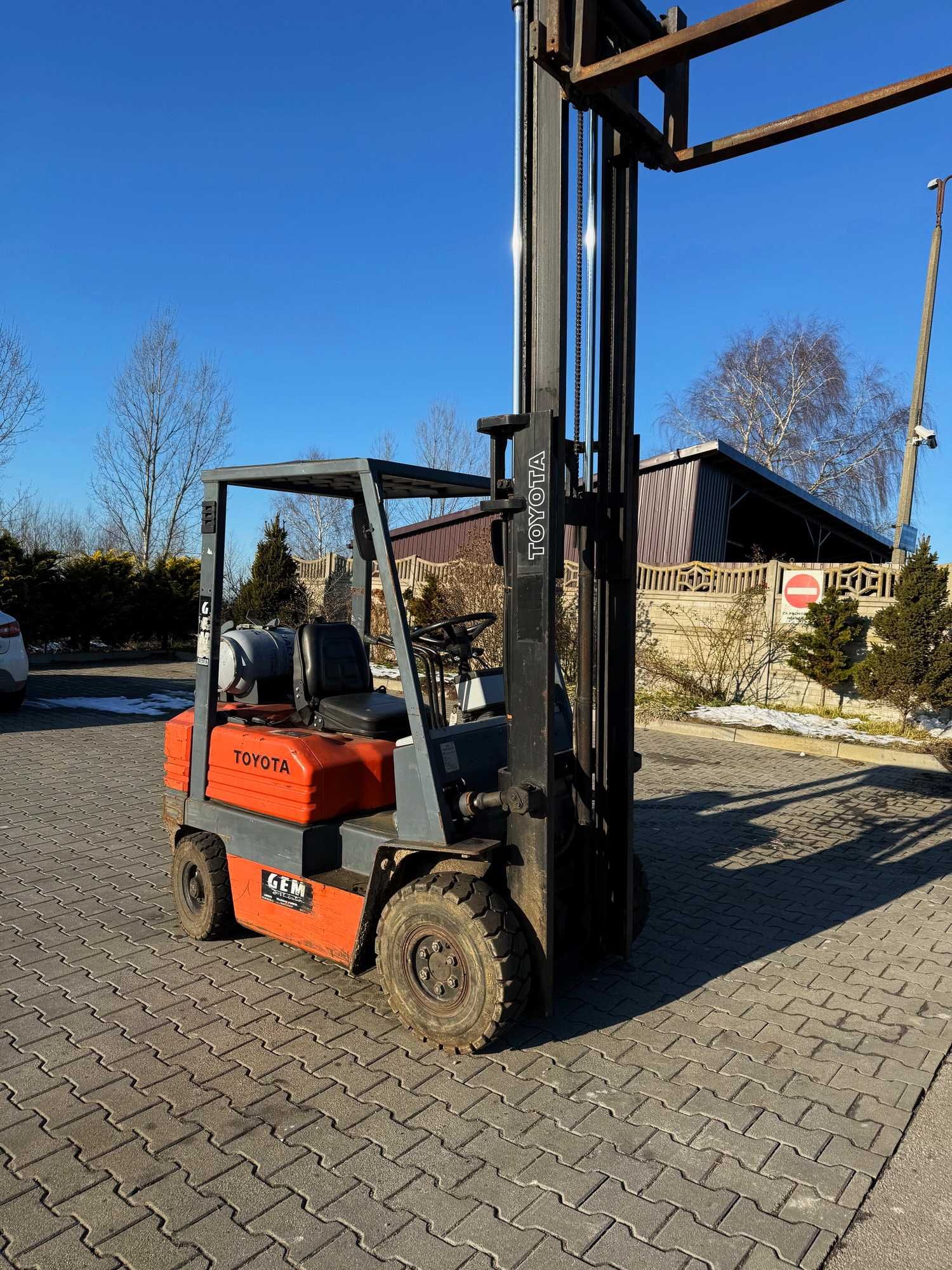 wózek widłowy TOYOTA 5FGF18 LPG przesuw 1800kg 3.30m automat 9200mtg