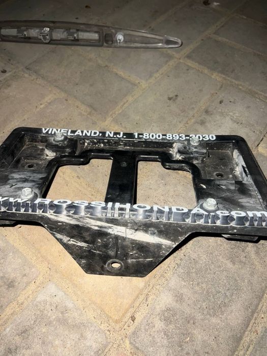 Рамка (подиум) переднего номерного знака Honda CRV 2013