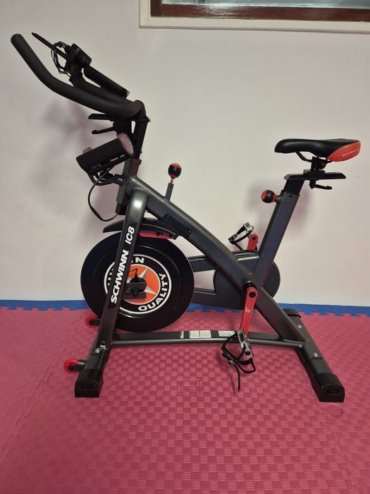 Bicicleta Schwinn IC8 / 800IC