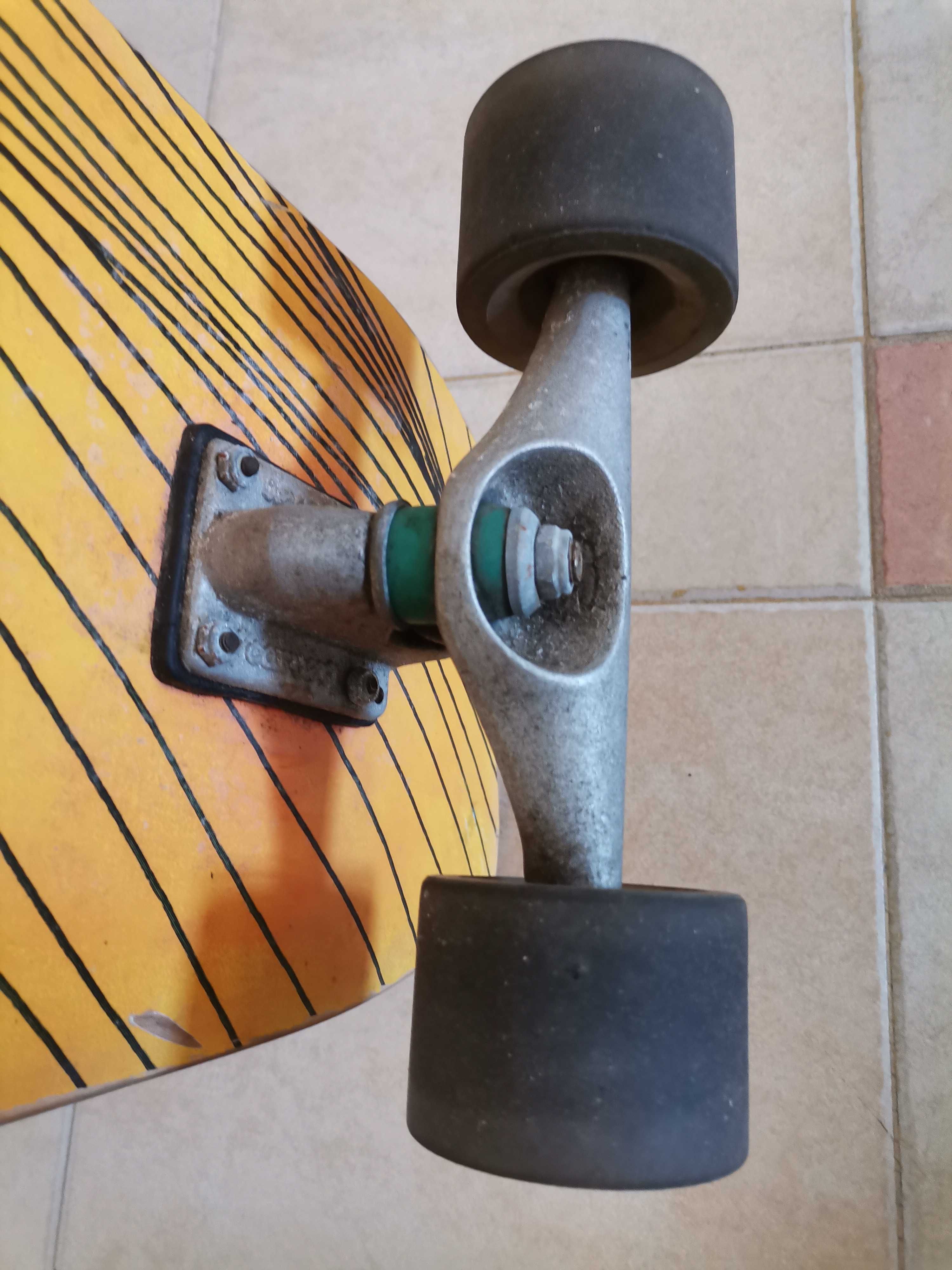 Carver Surfskate Swallow