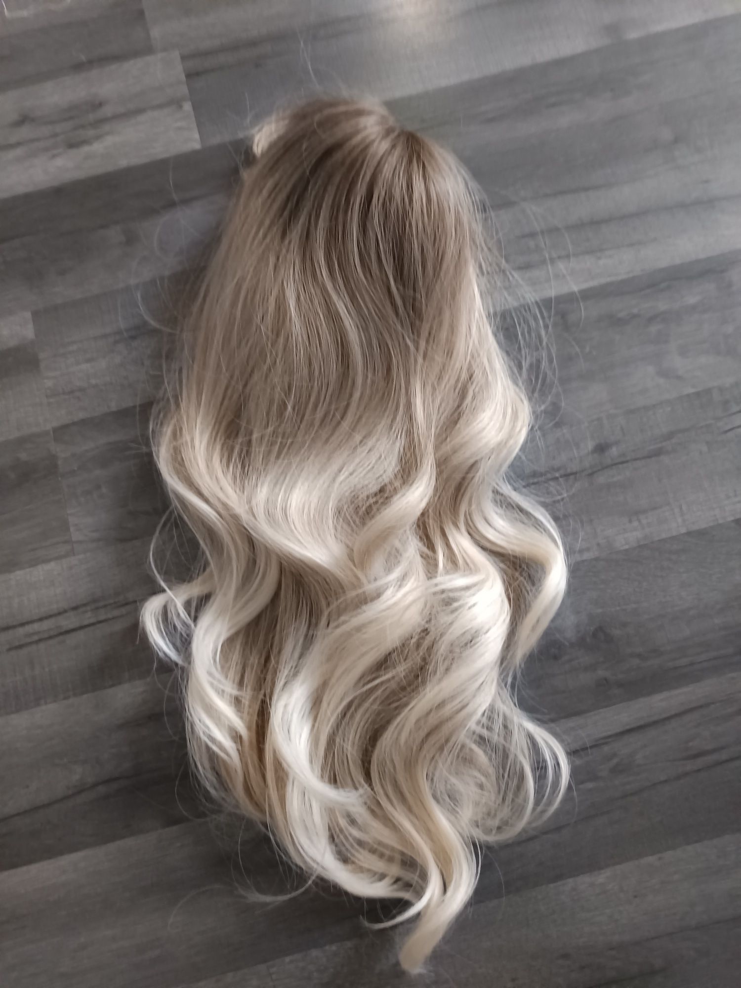 Peruka Blond ombre 64-70 cm