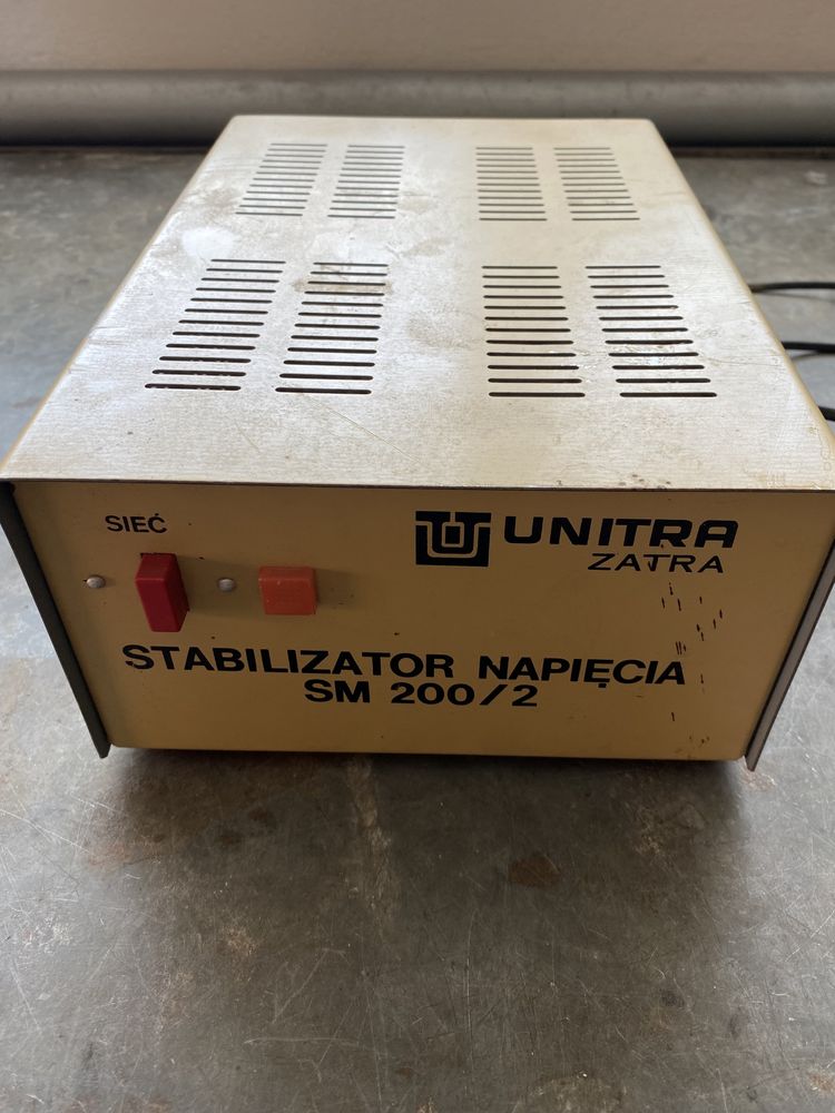 Stabilizator napięcia