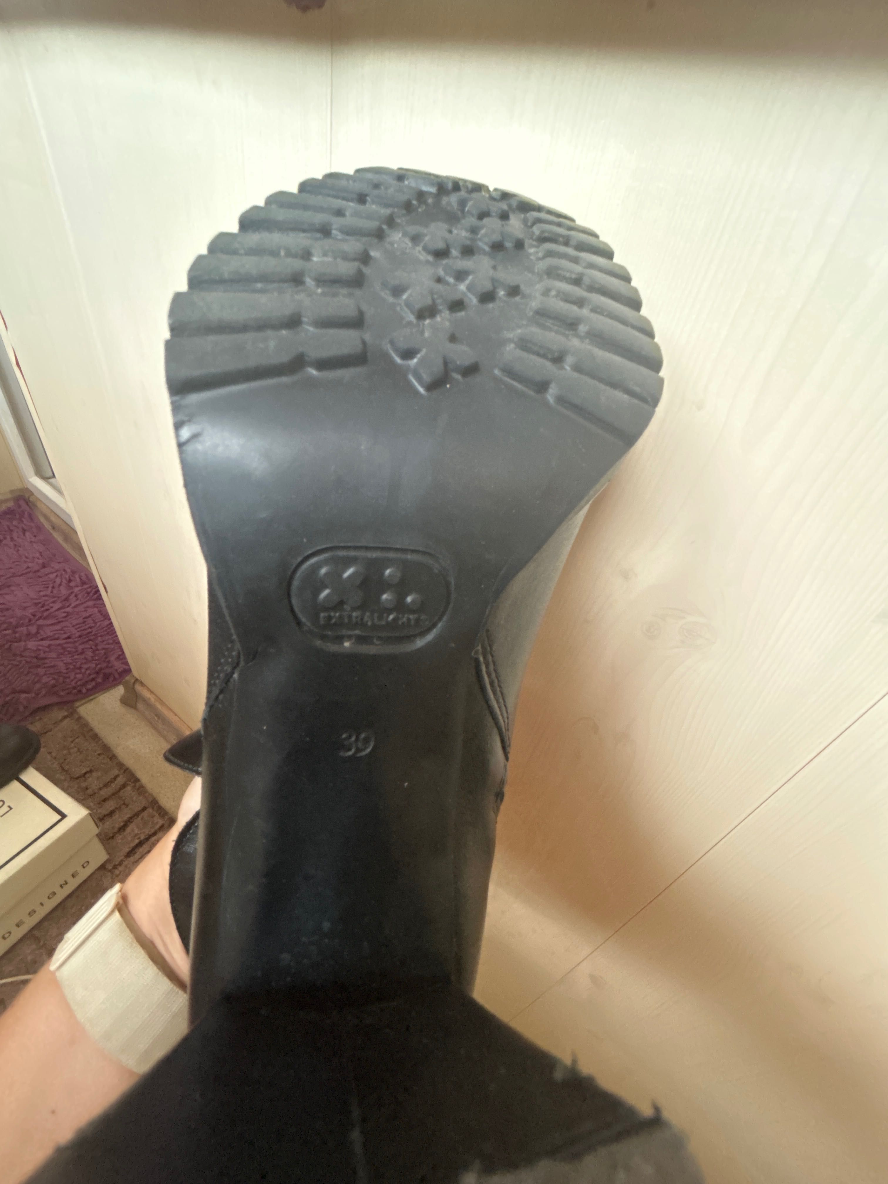 Продам   Взуття жіноче
