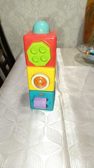 Розвивальні іграшки Fisher Price. Кубики, пульт, книжечка пірамідка