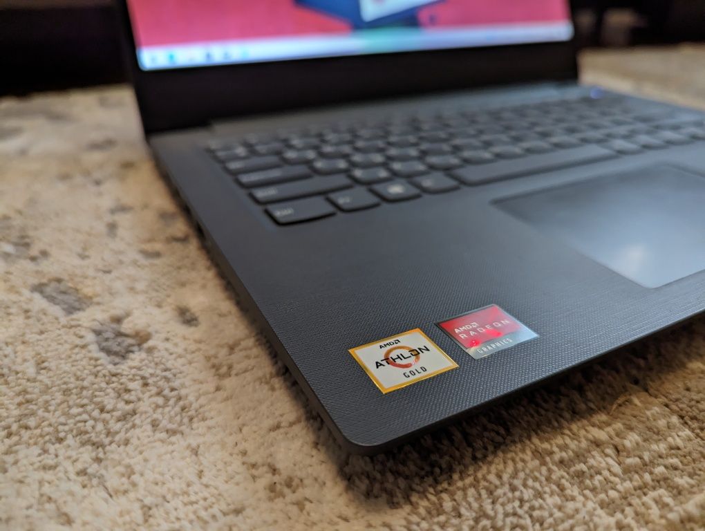 Ноутбук Lenovo V14-ADA - SSD 480 GB, RAM 12 GB, Vega 3