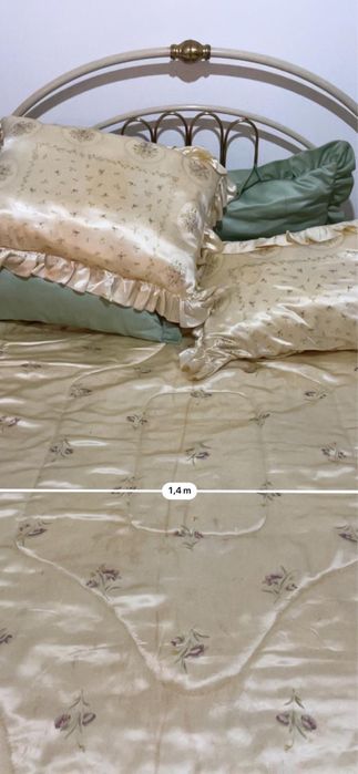 Conjunto quarto completo – cama, cómoda e mesas de cabeceira